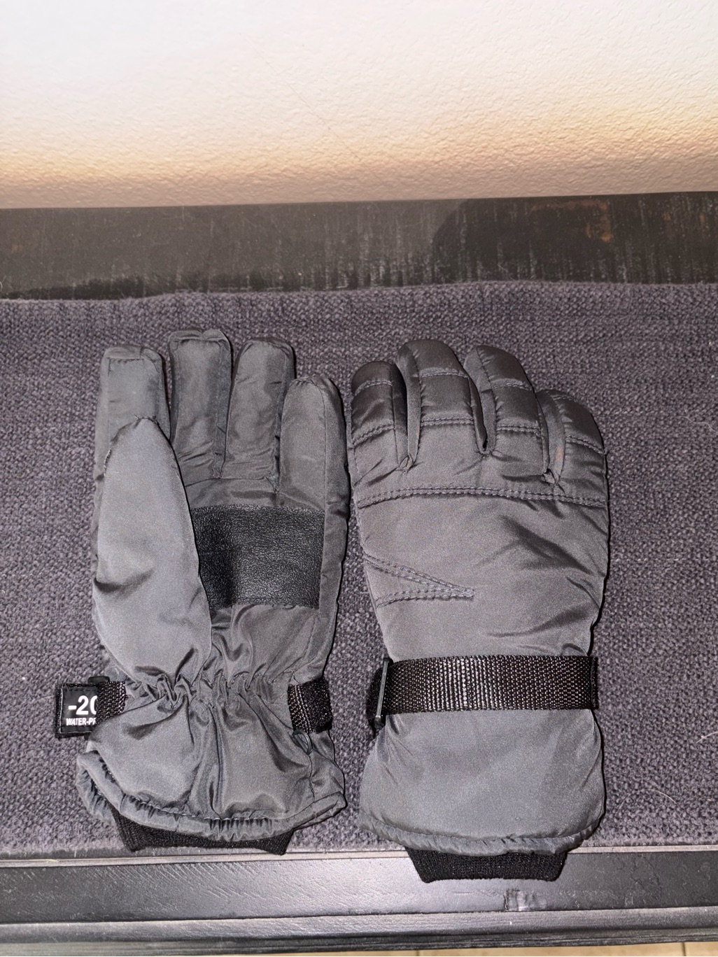 Burton Black & Grey Snowboard Gloves -20 Water Proof With Wrist Adjustment — image 3 of 8